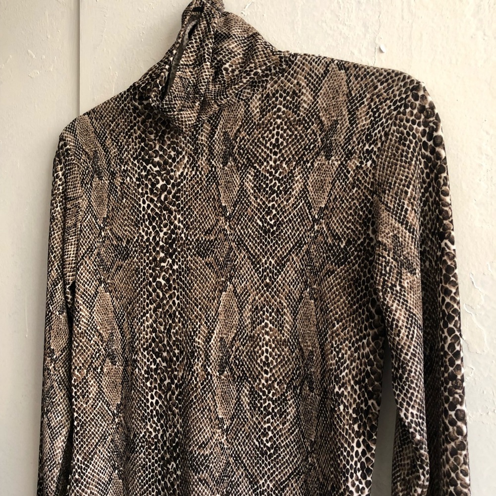 Snake Skin TurtleNeck Design - Picture 4 of 4